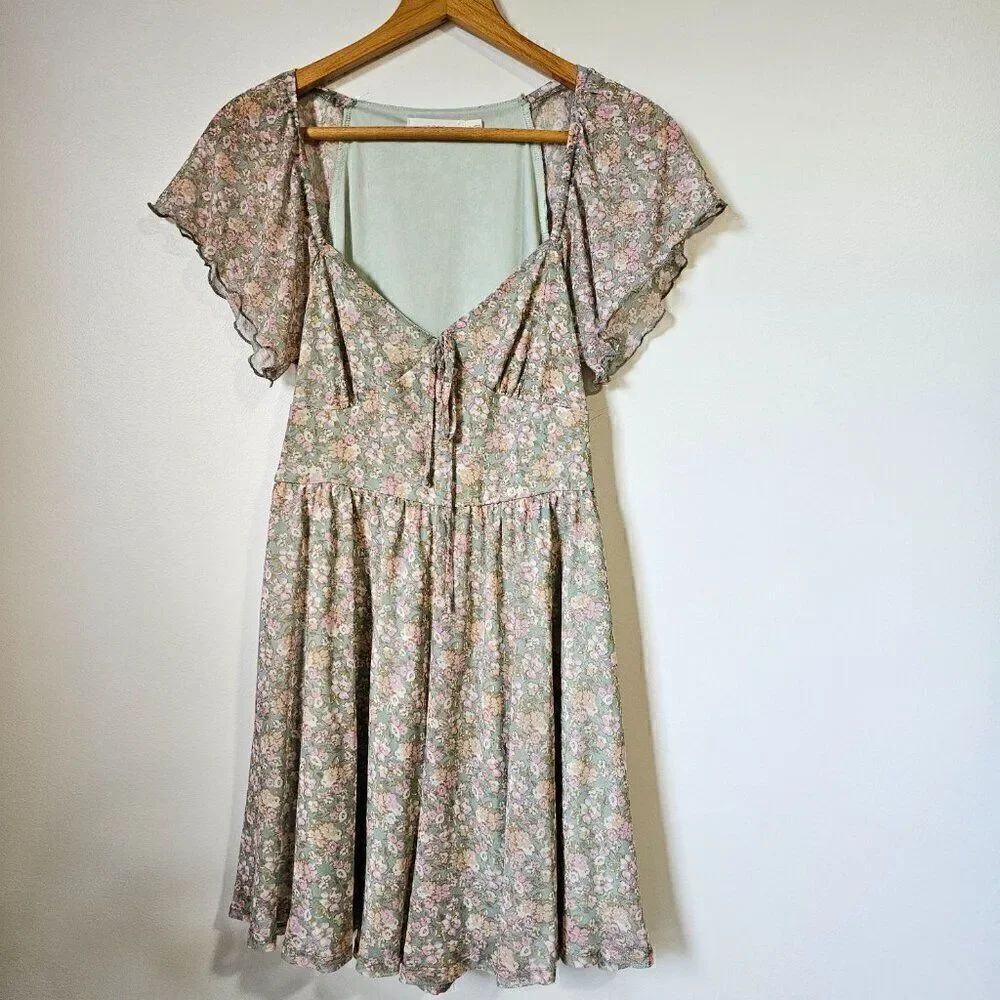 LIKE NEW LUSH DITSY FLORAL SWEETHEART NECK FLOWY ROMPER SIZE M
